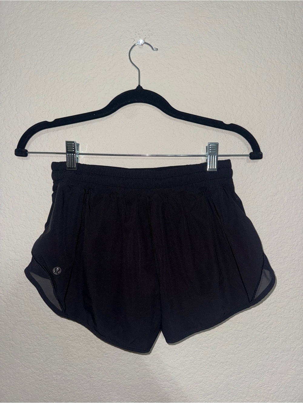 Lululemon Black Hotty Hot Lined Running Shorts 2.5 Inseam Size 6